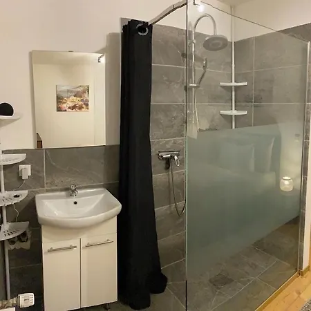 Kleines Mit Begehbarer Dusche Im Schlafzimmer * Eberbach